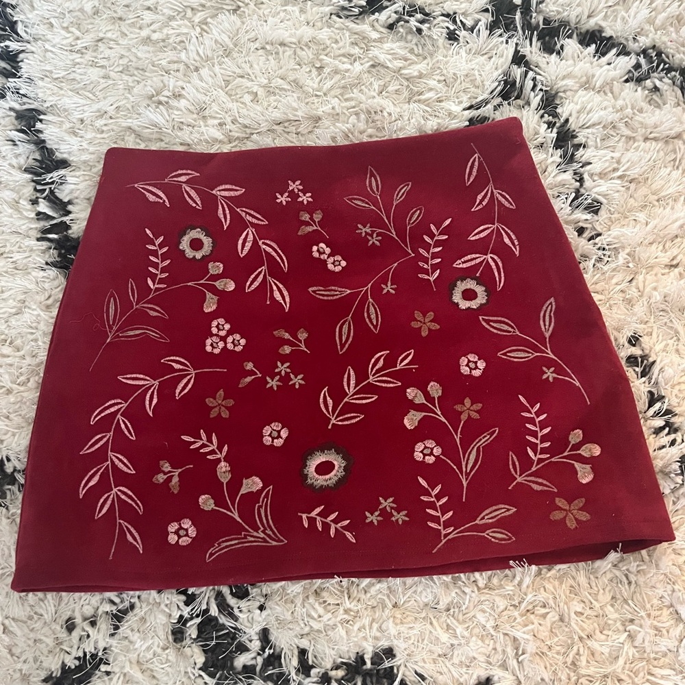 Francesca’s red floral skirt, size medium